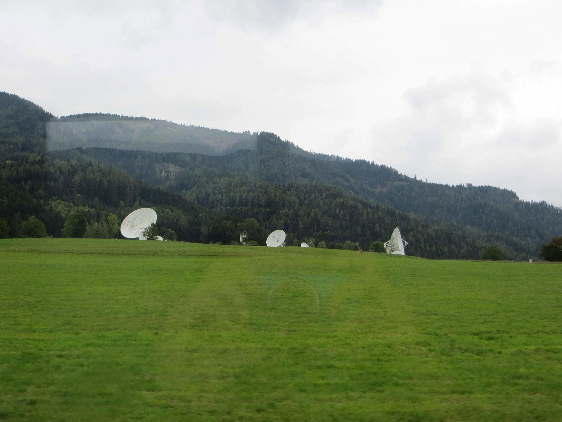 In den 45min von Kapfenberg nach Seewiesen fahren wir an der Erdefunkstation in Aflenz vorbei. © 2015 MH