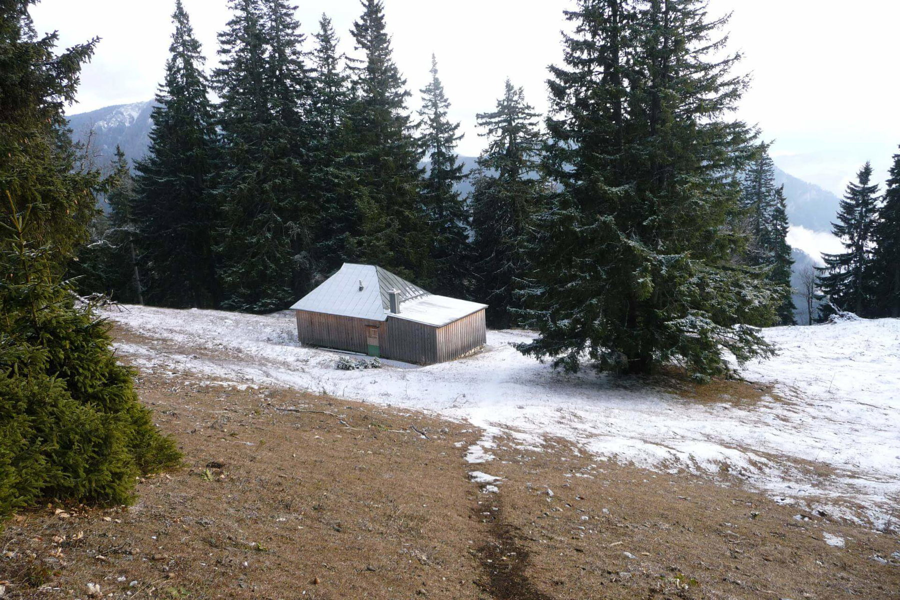 Forsthaus auf der Lichtung bei der Stadelwand.