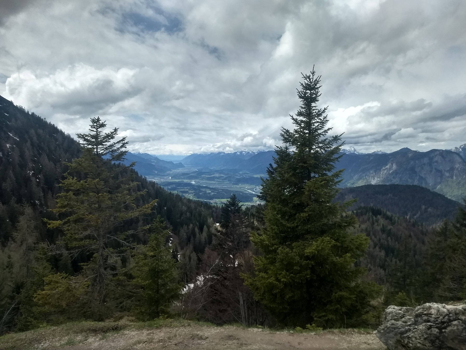 Tiefblick vom Hochegg ins Unterinntal. Foto: Nikolaus Vogl