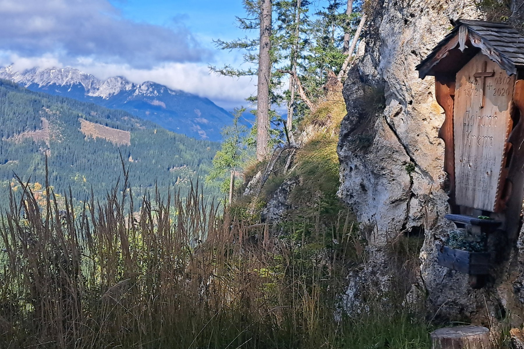 Blick vom Gasteiner Wasserfall auf die Kirche Hll. Primus und Felizian. Foto: Birgit Reiter
