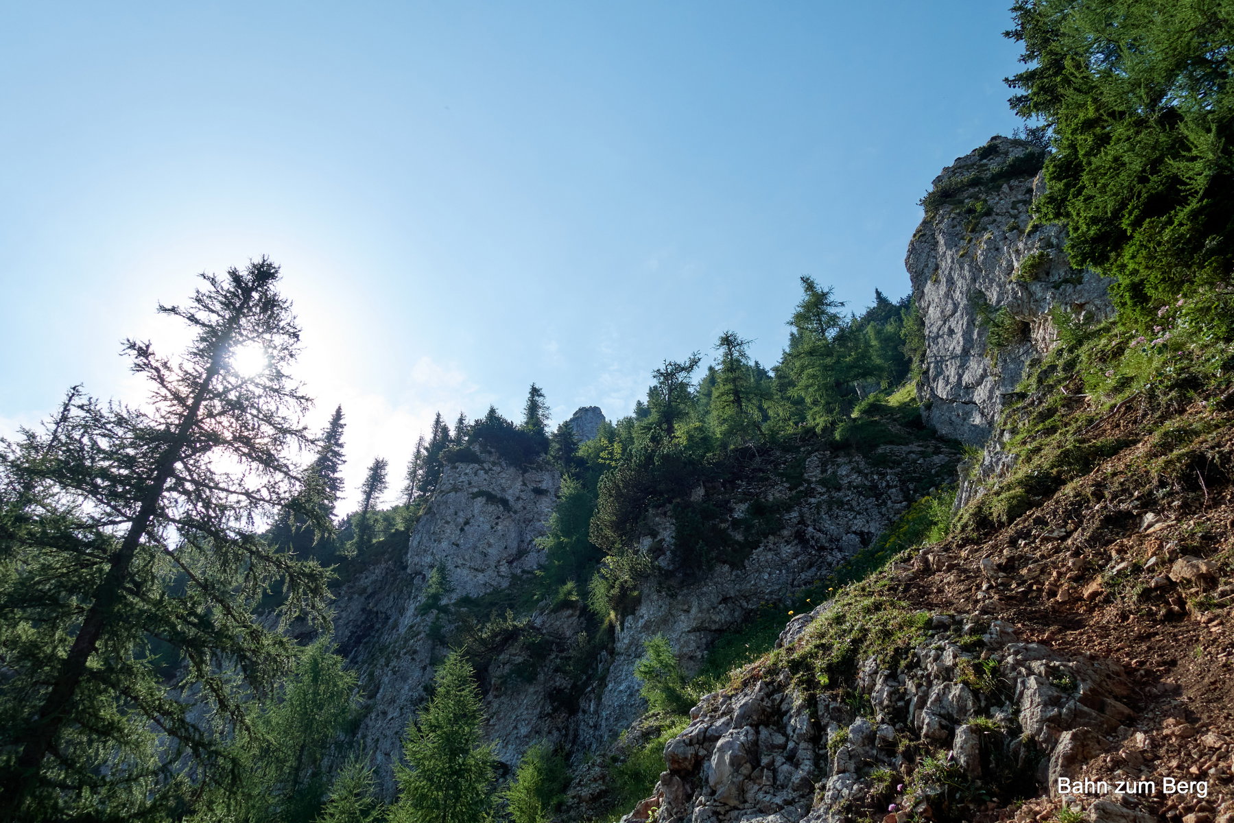 Der Felsen in der Mitte, ganz oben, ist die Höllentalaussicht. Foto: Martin Heppner