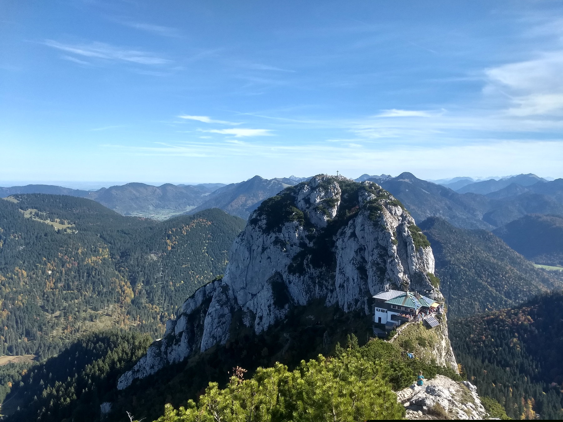 Tegernseer Hütte und Buchstein.  Quelle: Wikimedia