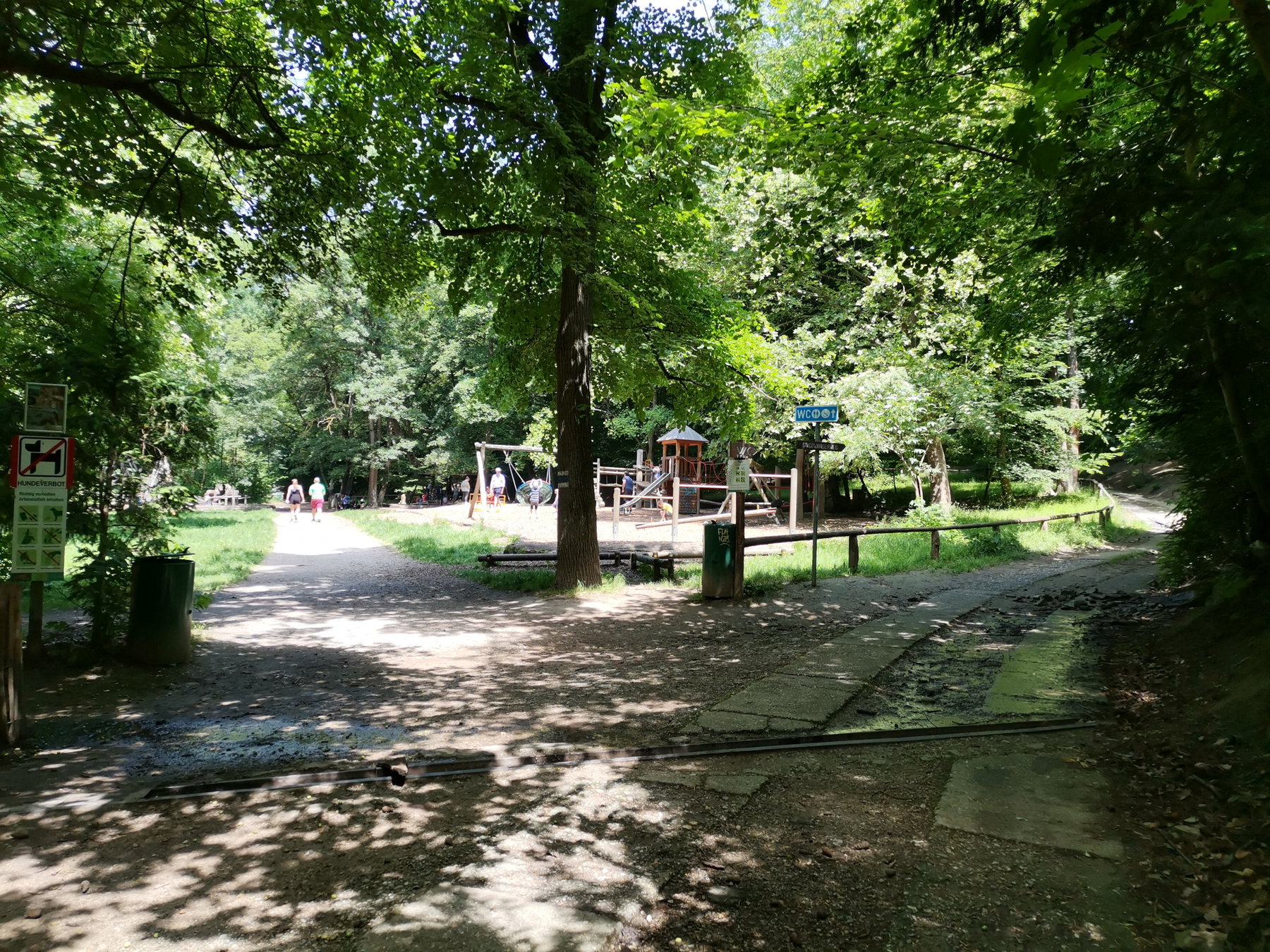 Großer Spielplatz im Dehnepark. Foto Veronika Schöll