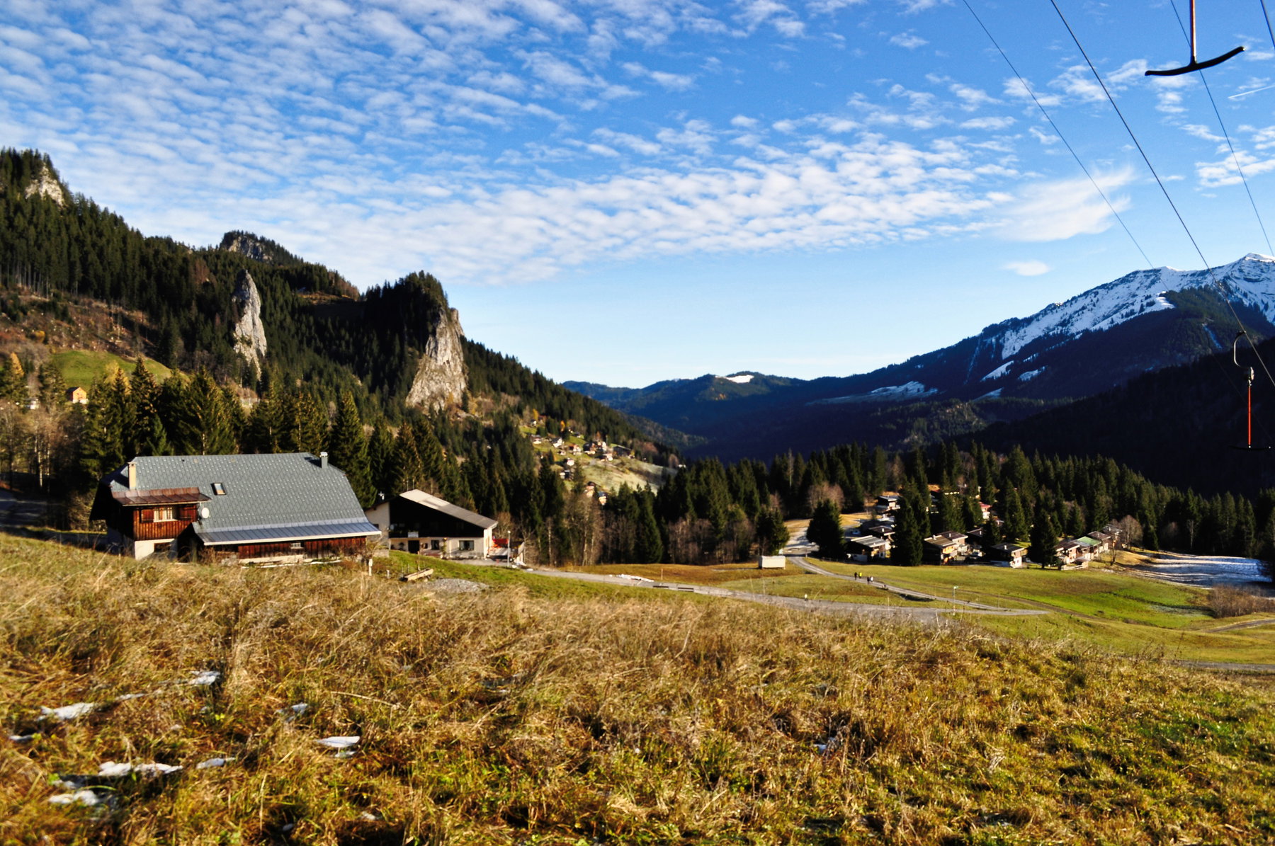 Rückblick zur Bushaltestelle (beim Gasthaus links) und auf den ganzen Luftkurort. Foto: Norman und Lisa