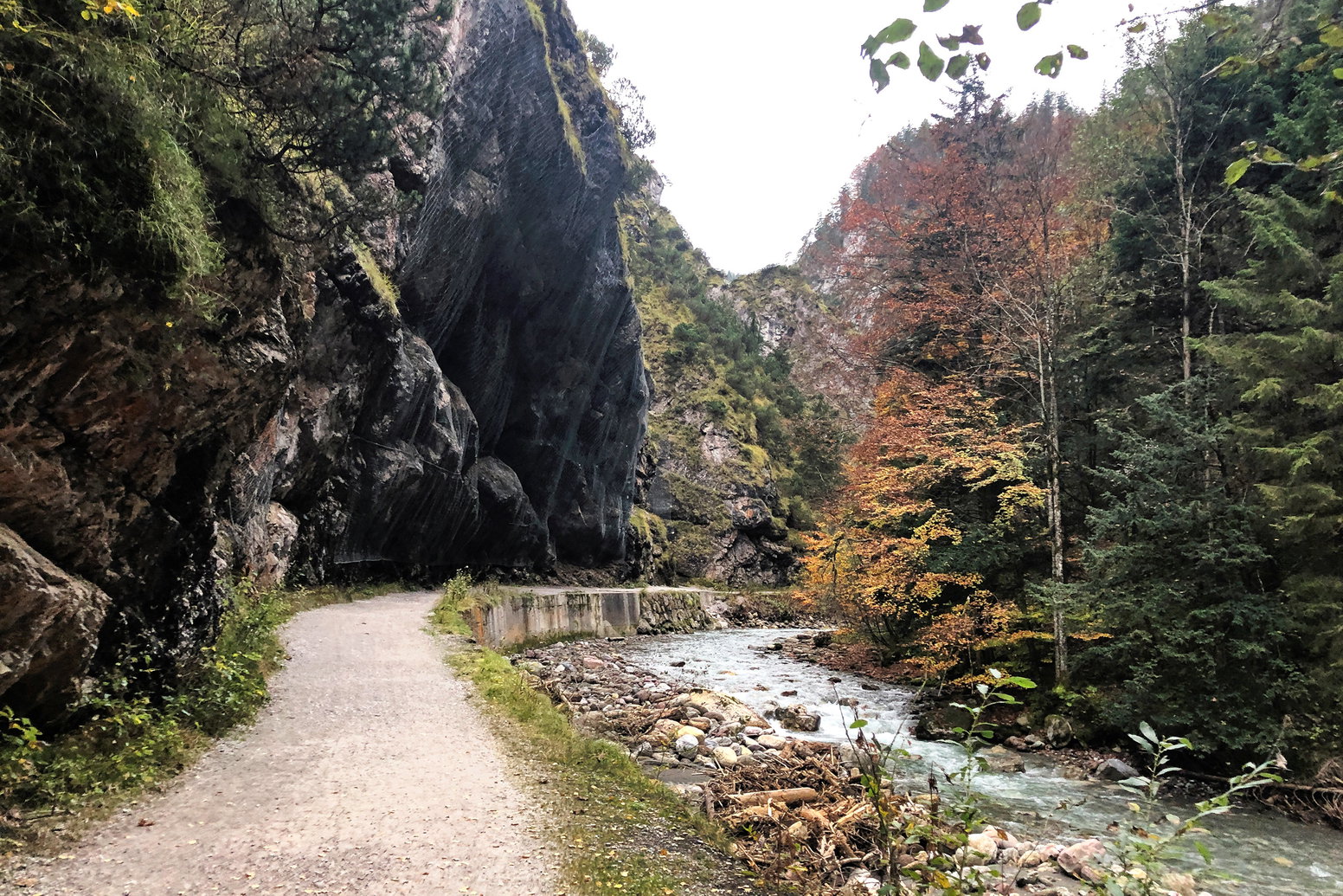 Ein paar Beispiele für Steinschlagverbauungen in der Kundler Klamm 1. Foto: Anna Siebenbrunner