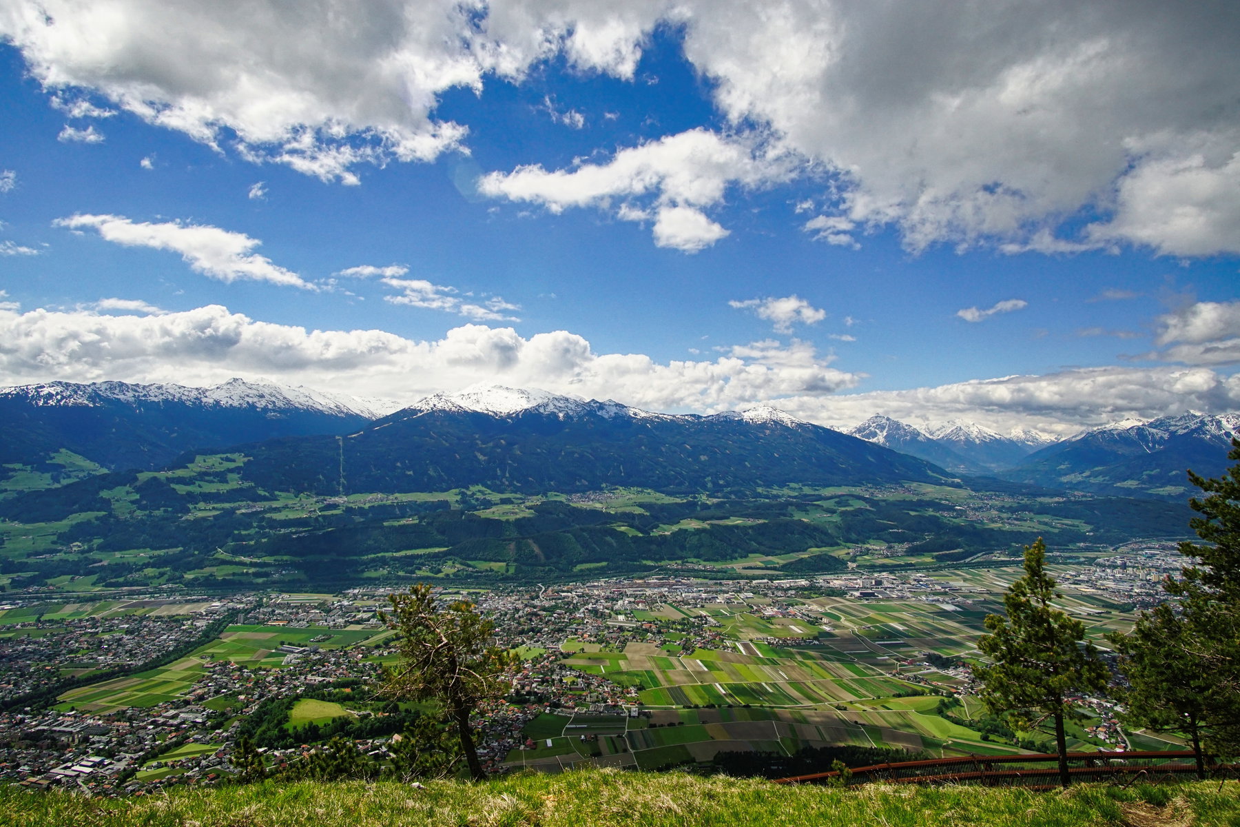Ausblick ins Inntal vom Rädermacher-Kreuz aus. Foto: Protect Our Winters Austria (POW AT)