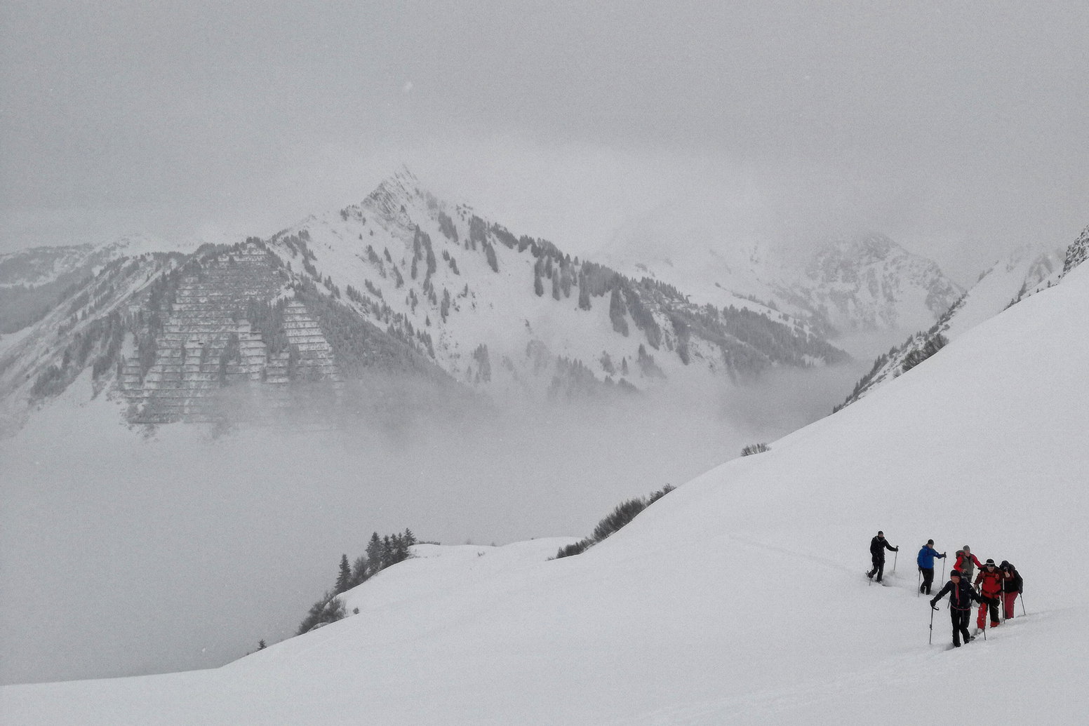 Im Aufstieg aufs Glatthorn, im Hintergrund das Zafernhorn. Foto: Norman und Lisa
