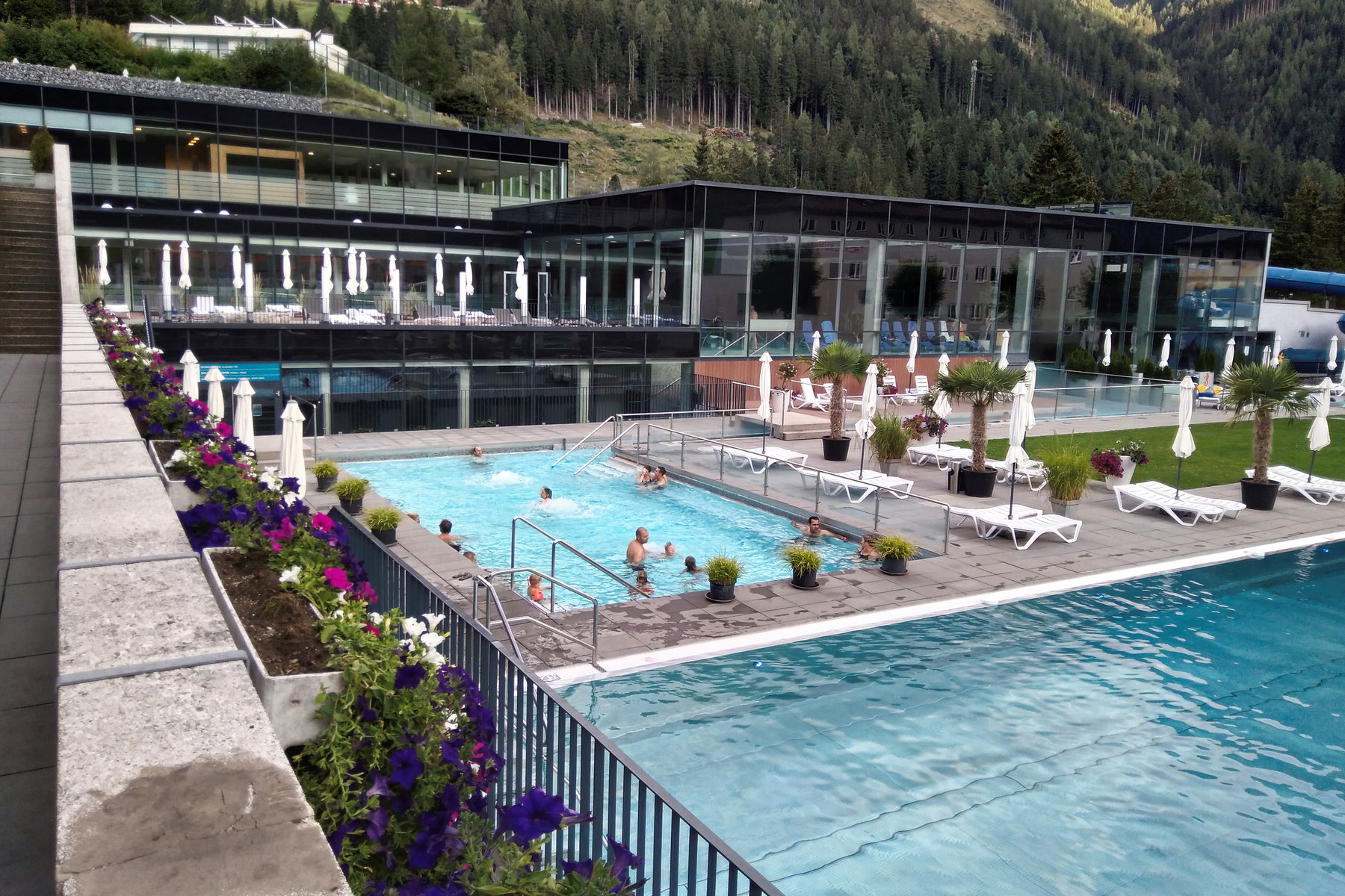 Tagesausklang in der Felsentherme Bad Gastein. Foto: Gerold Petritsch/Herbert Fuchs