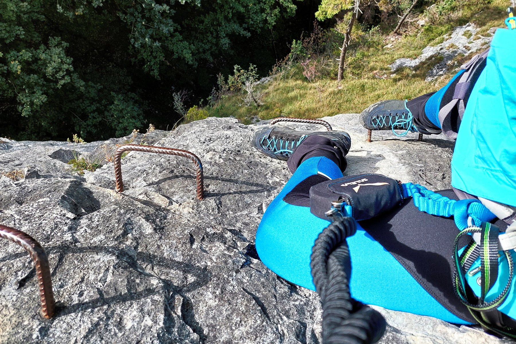 Blick nach unten auf Trittstufen. Foto: Alice Frischherz