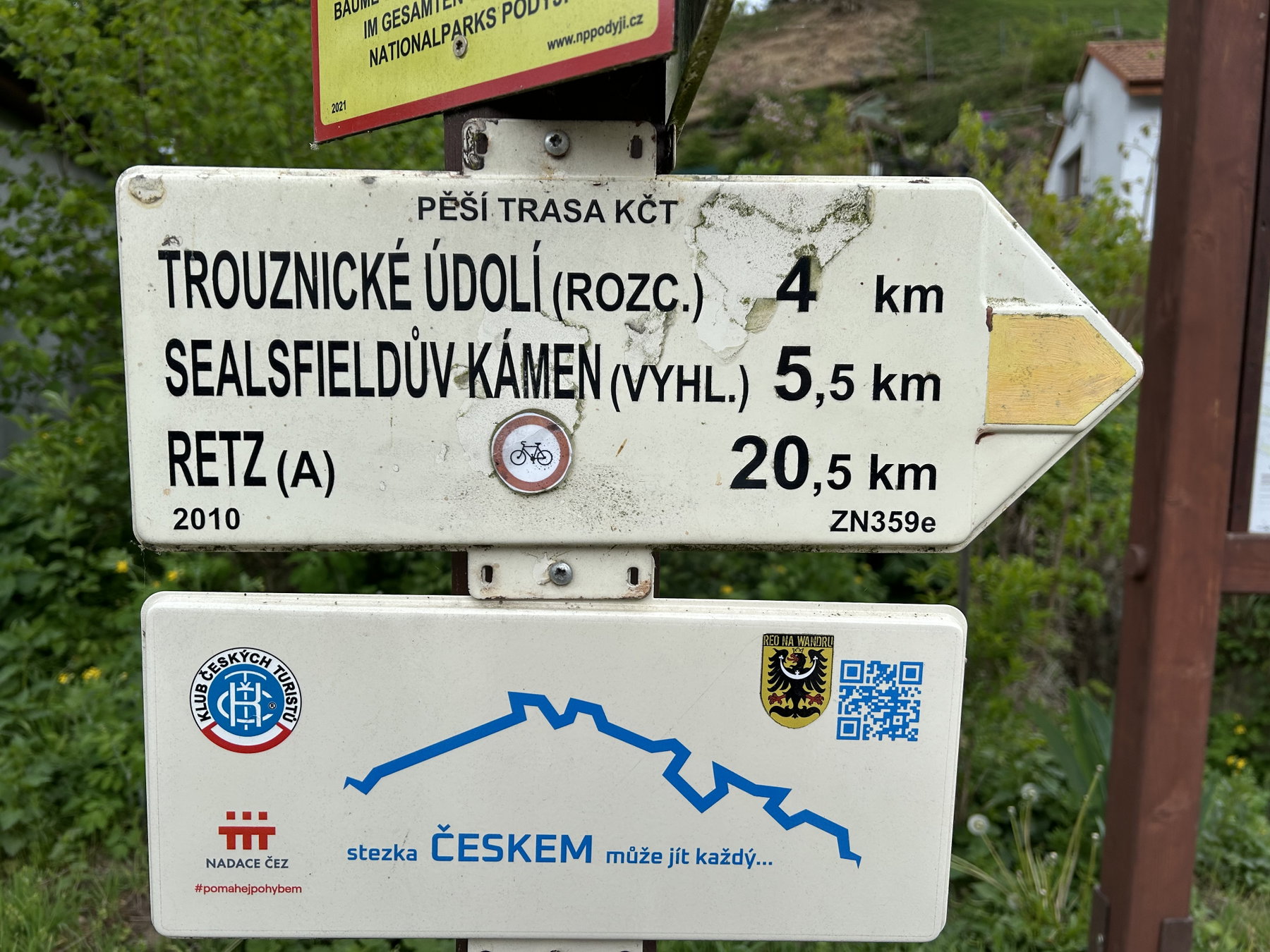 Auf nach Retz, der gelben Markierung nach. Foto Veronika Schöll