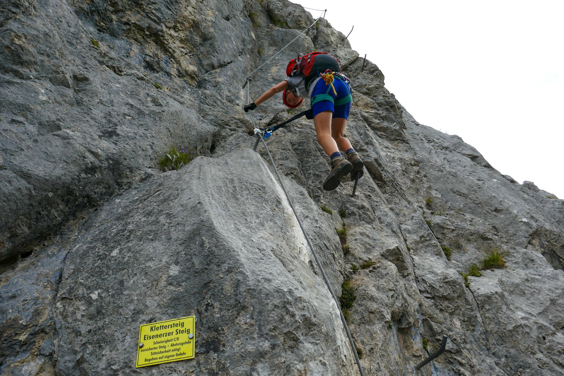 Zu Beginn geht es gleich steil weg. Foto: Johannes Siebenbrunner, POW AT