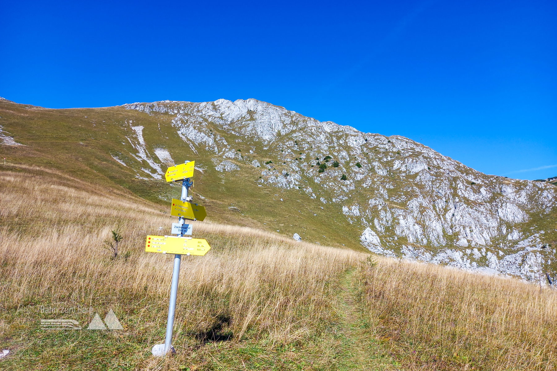 Zlackensattel (1.746 Meter). Links geht´s zum Hochschwab, rechts nach Seewiesen. Geradeaus zum Feistringstein. Foto: Martina Friesenbichler