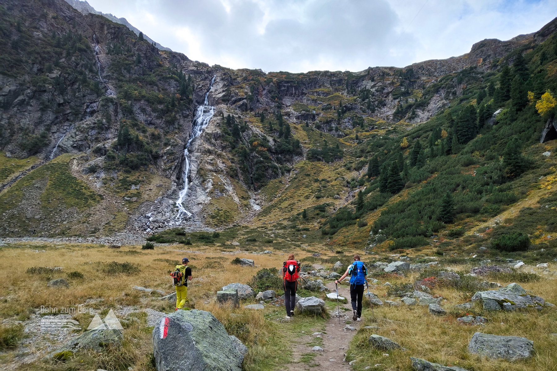 Am Plateau bei der Sulzenaualm, mit Blick auf den Sulzenaufall. Foto: Simon Widy
