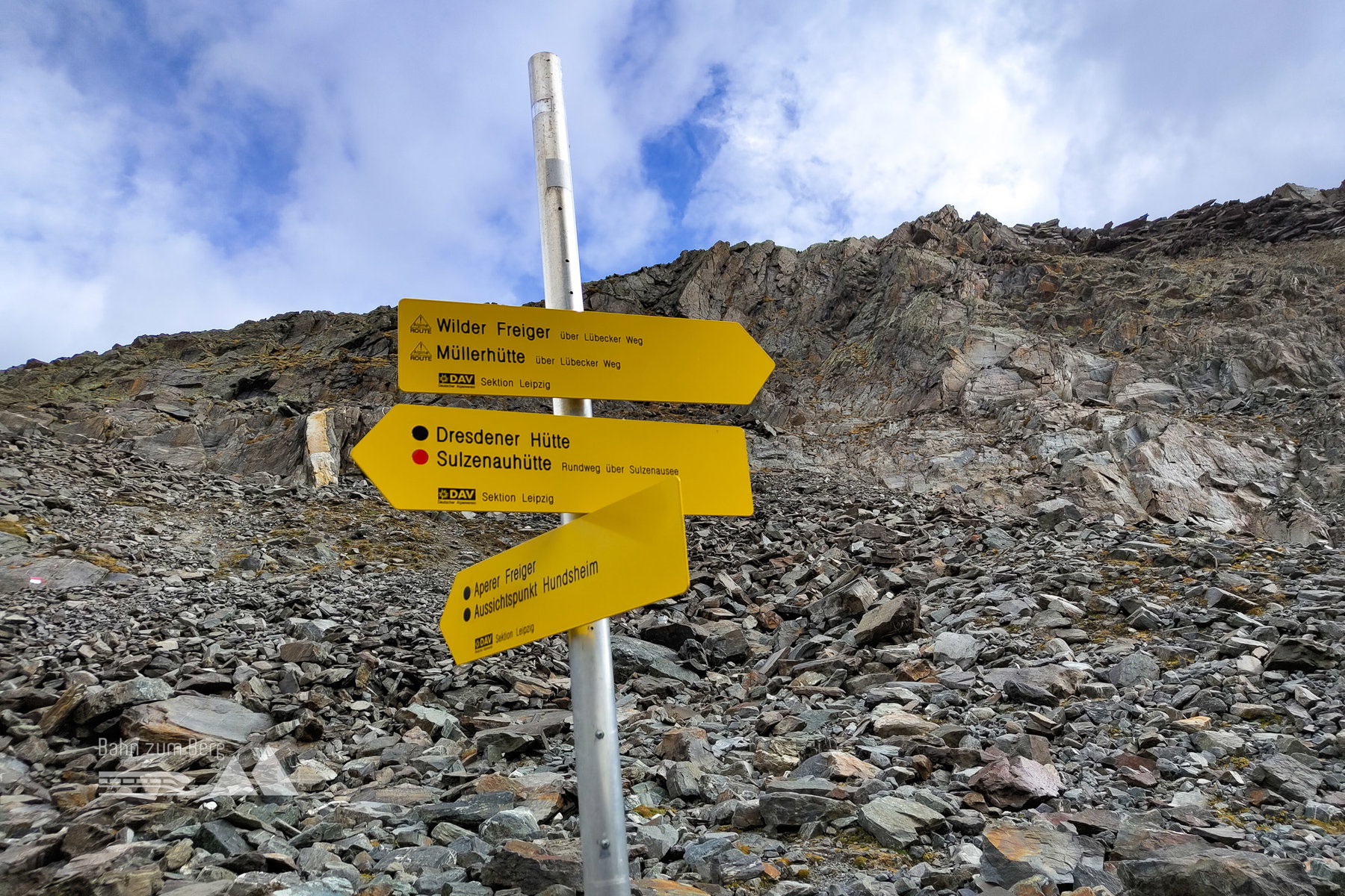 Wegweiser zur alpine Route "Lübecker Weg". Foto: Simon Widy
