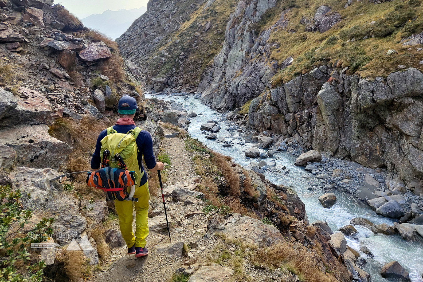 Abwärts durch eine Schlucht. Foto: Simon Widy