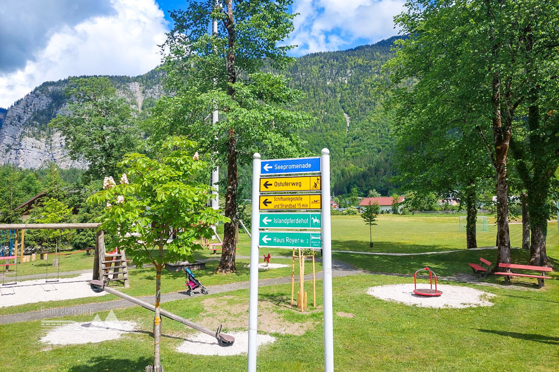 Abzweigung zur Seepromenade beim Spielplatz in Obertraun. Foto: Alice Frischherz