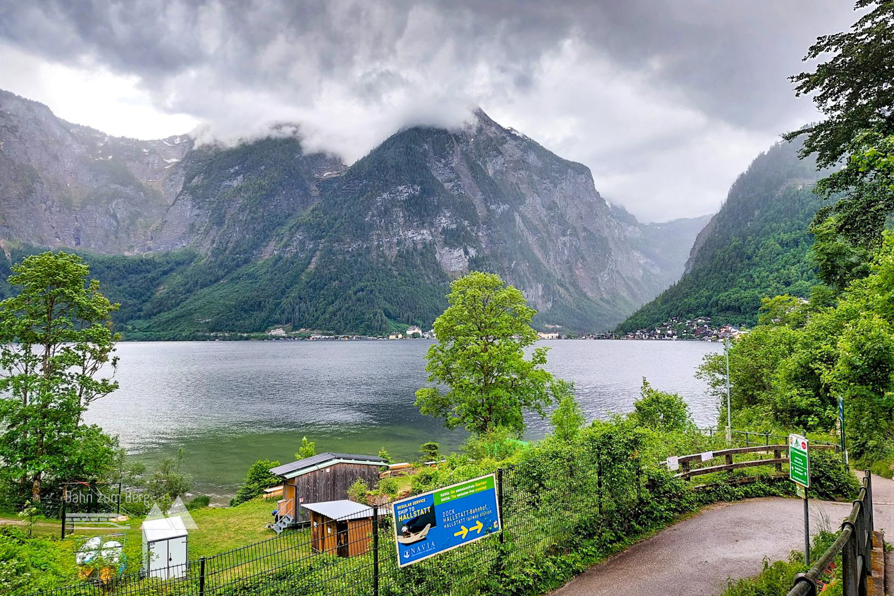 Bei der Schiffsanlegestelle beim Bahnhof Hallstatt. Foto: Alice Frischherz