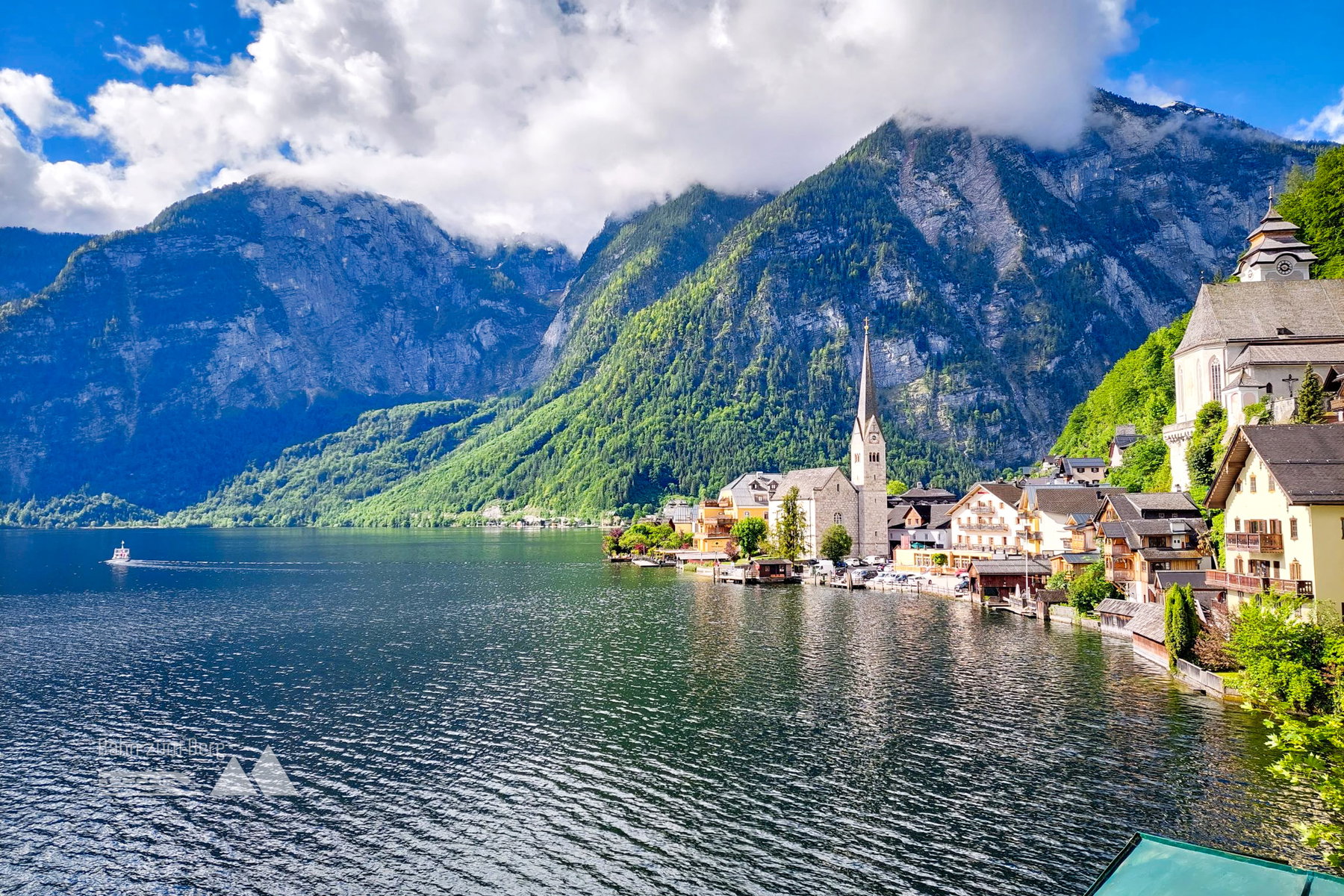Hallstatt am frühen Morgen vor dem täglichen Ansturm, Westufer. Foto: Alice Frischherz