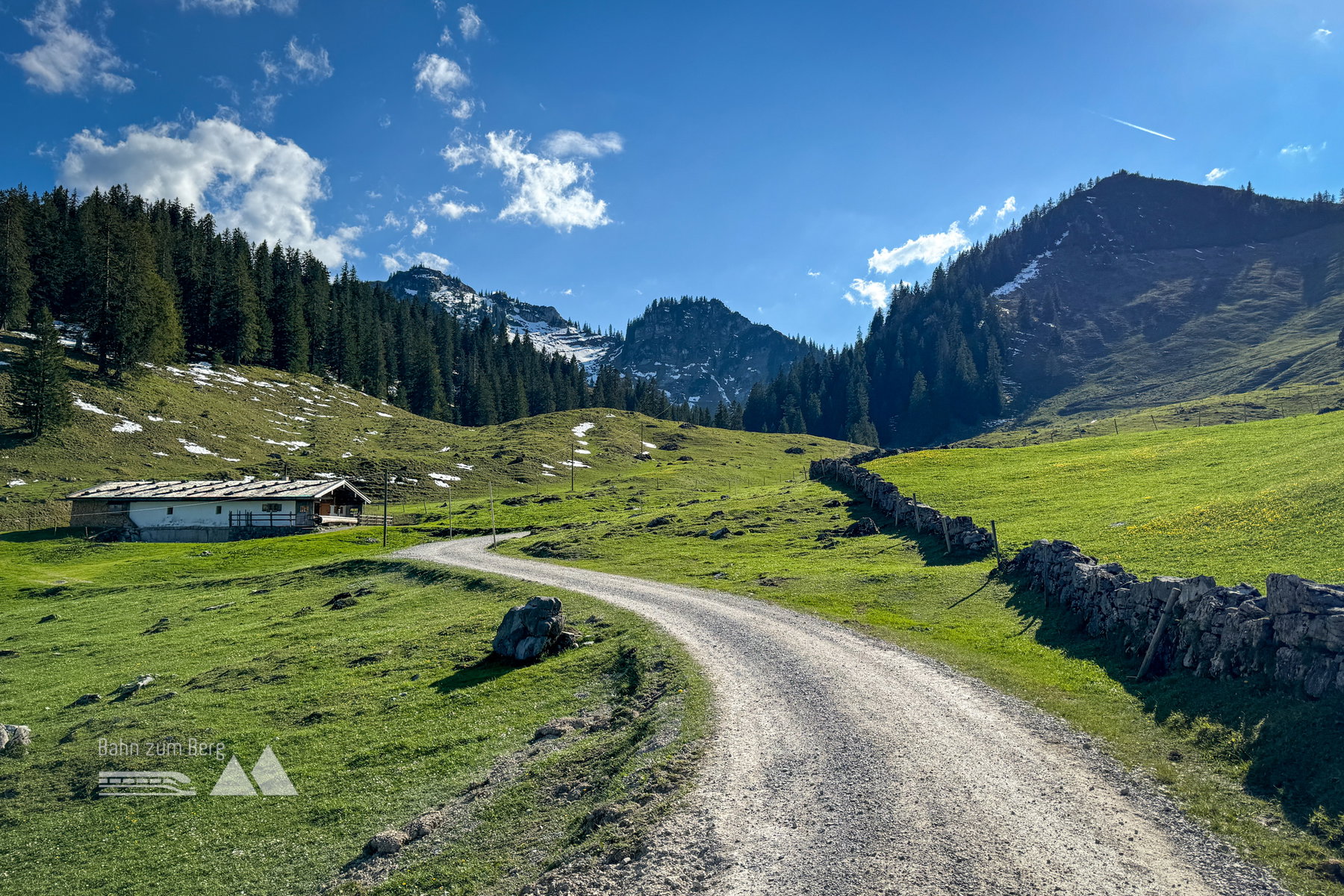 Wir nähern uns der Hütte. Foto: Bernhard Walle