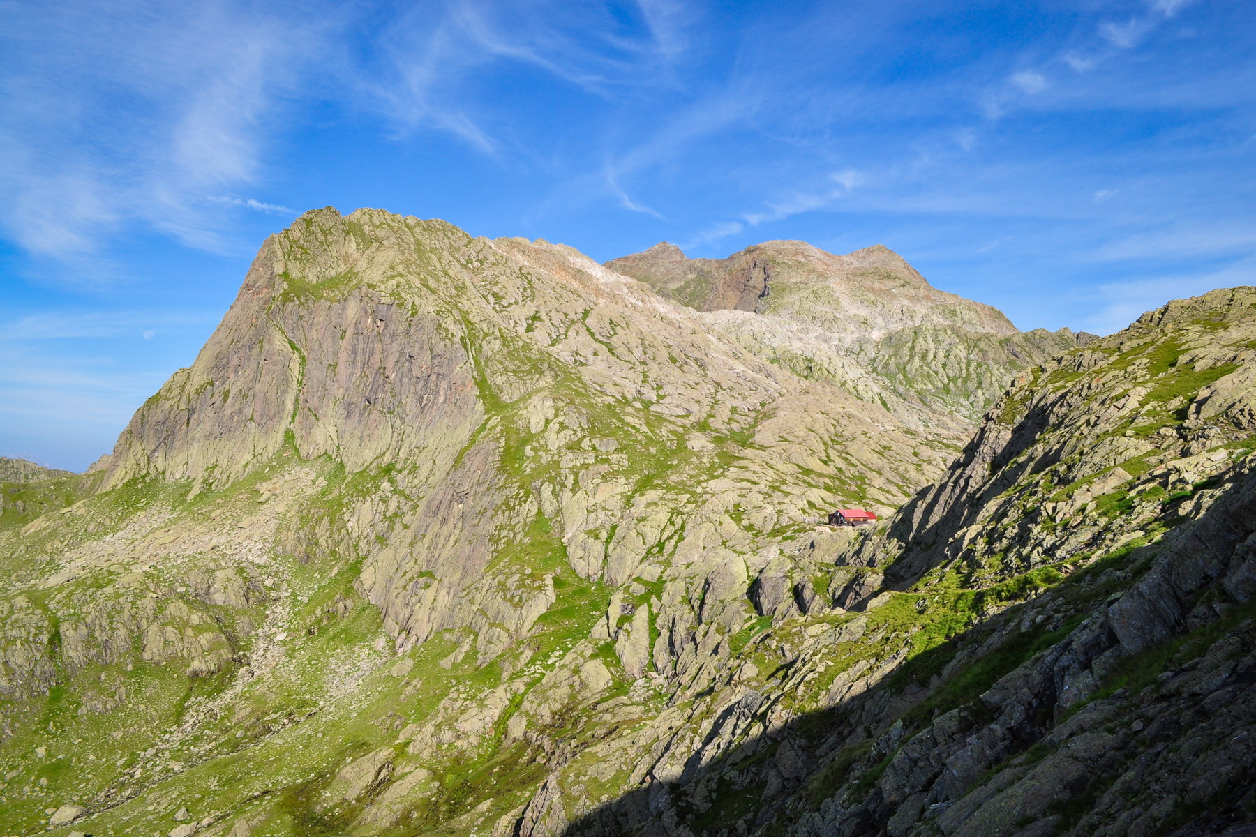 Neue Reutlinger Hütte mit Östlicher Eisentalerspitze. Foto: Norman und Lisa