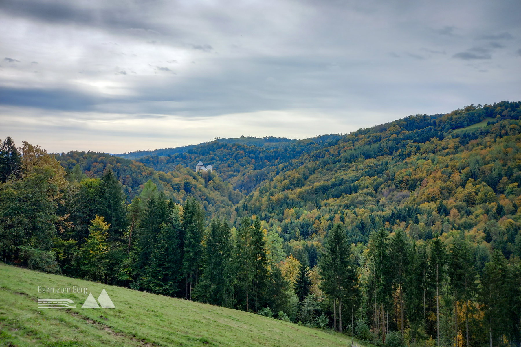Blick zur Burg Deutschlandsberg von Hochbehälter Scheidsberg. Foto: Martina Friesenbichler