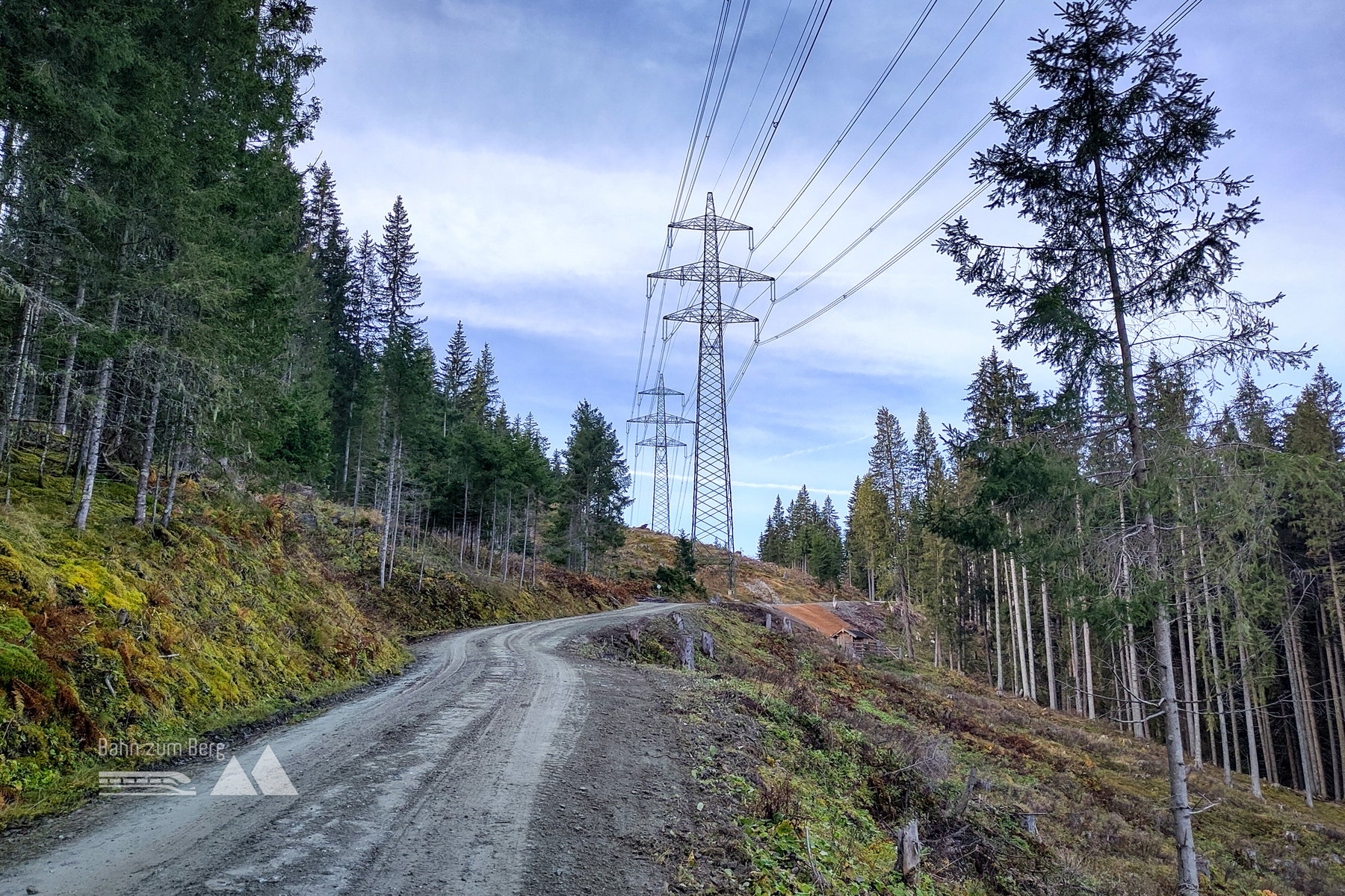 Das kann nur die 380KV -Leitung sein, von Kaprun kommend. Foto: Karl Plohovich