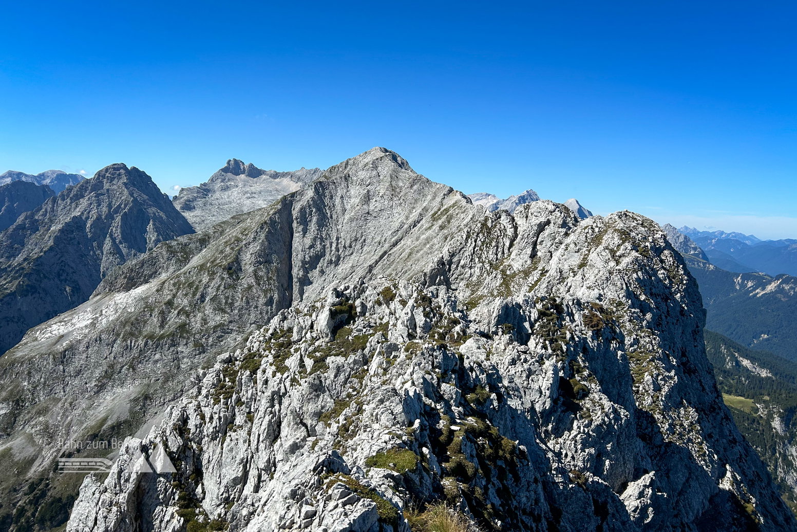 Der Bergkamm des Wetterstein-Massivs Richtung Westen. Foto: David Kurz