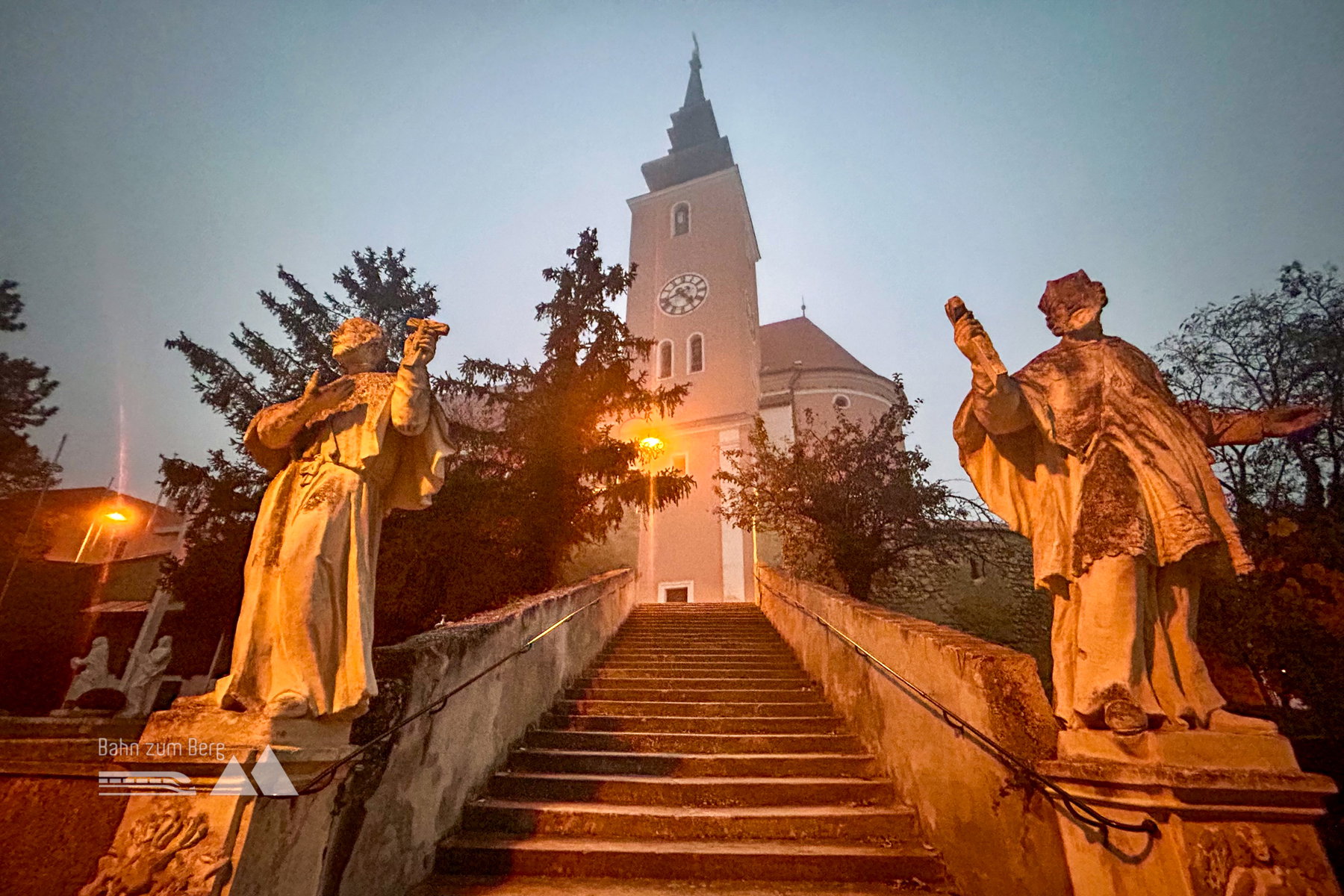 Aufgang zur Filialkirche Poysdorf. Foto: Veronika Schöll