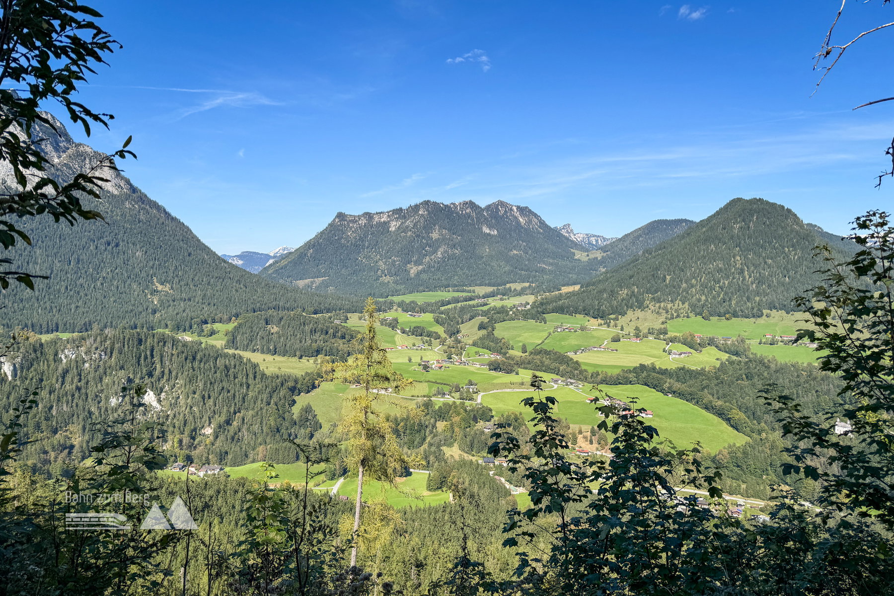 Ausblick nach unten; Foto: Bernhard Walle