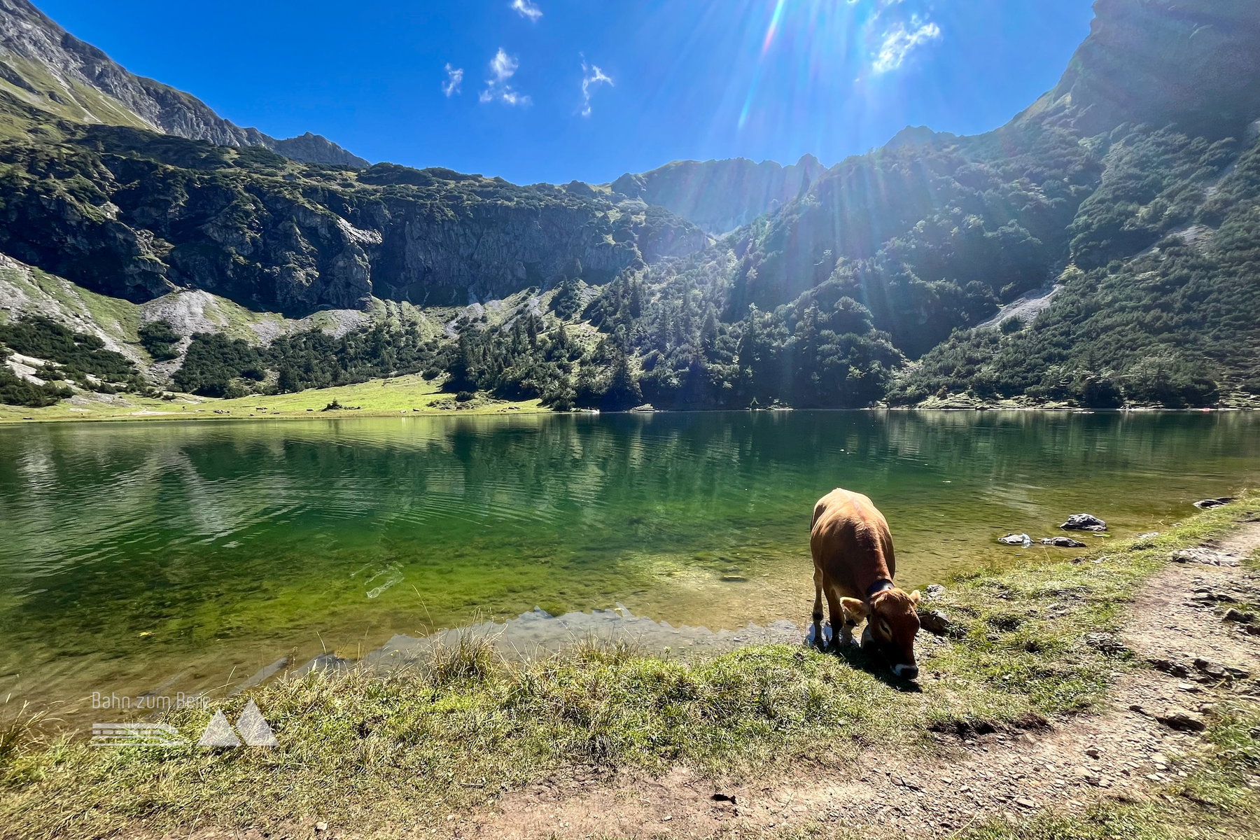 Nicht nur die Wandernden genießen das kühle Wasser an diesem heißen Spätsommertag. Foto: Katharina Köck, POW DE