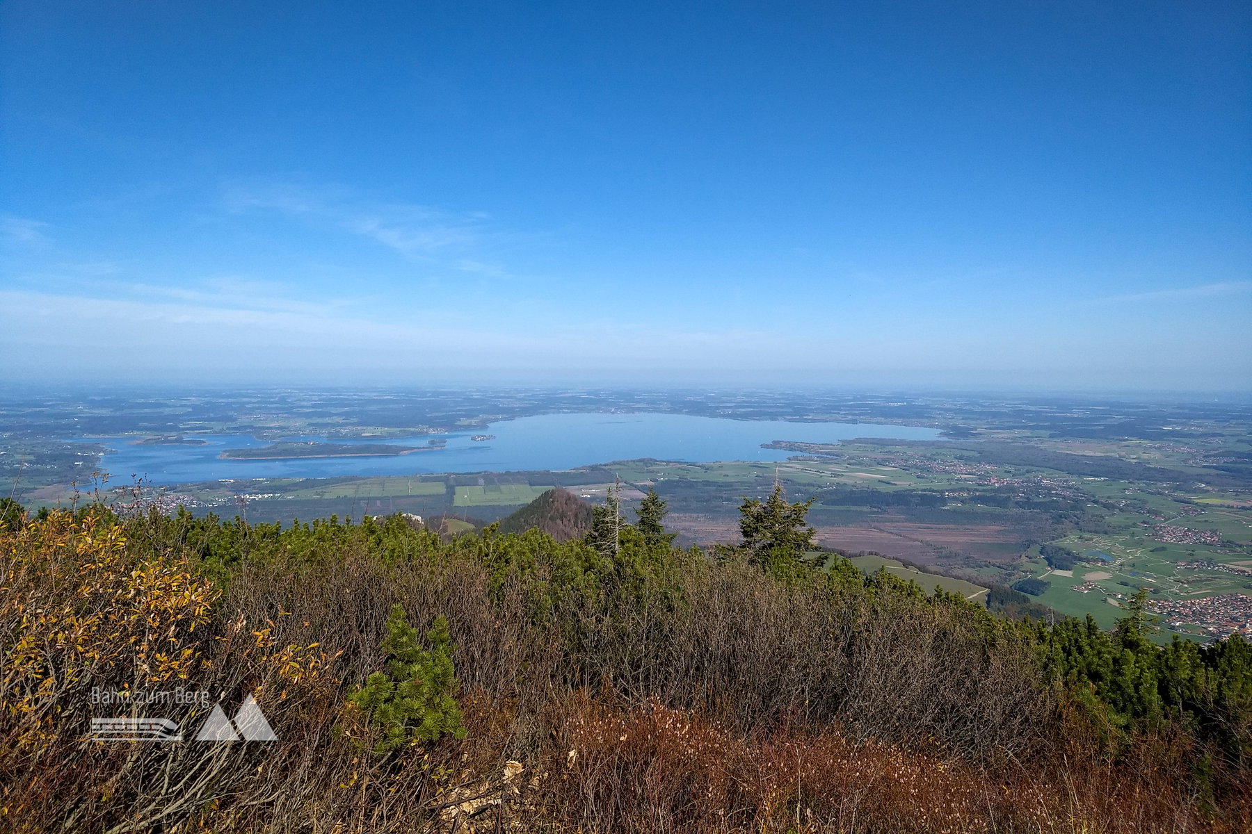 Der Chiemsee von der Hochplatte aus. Foto: Nikolaus Vogl