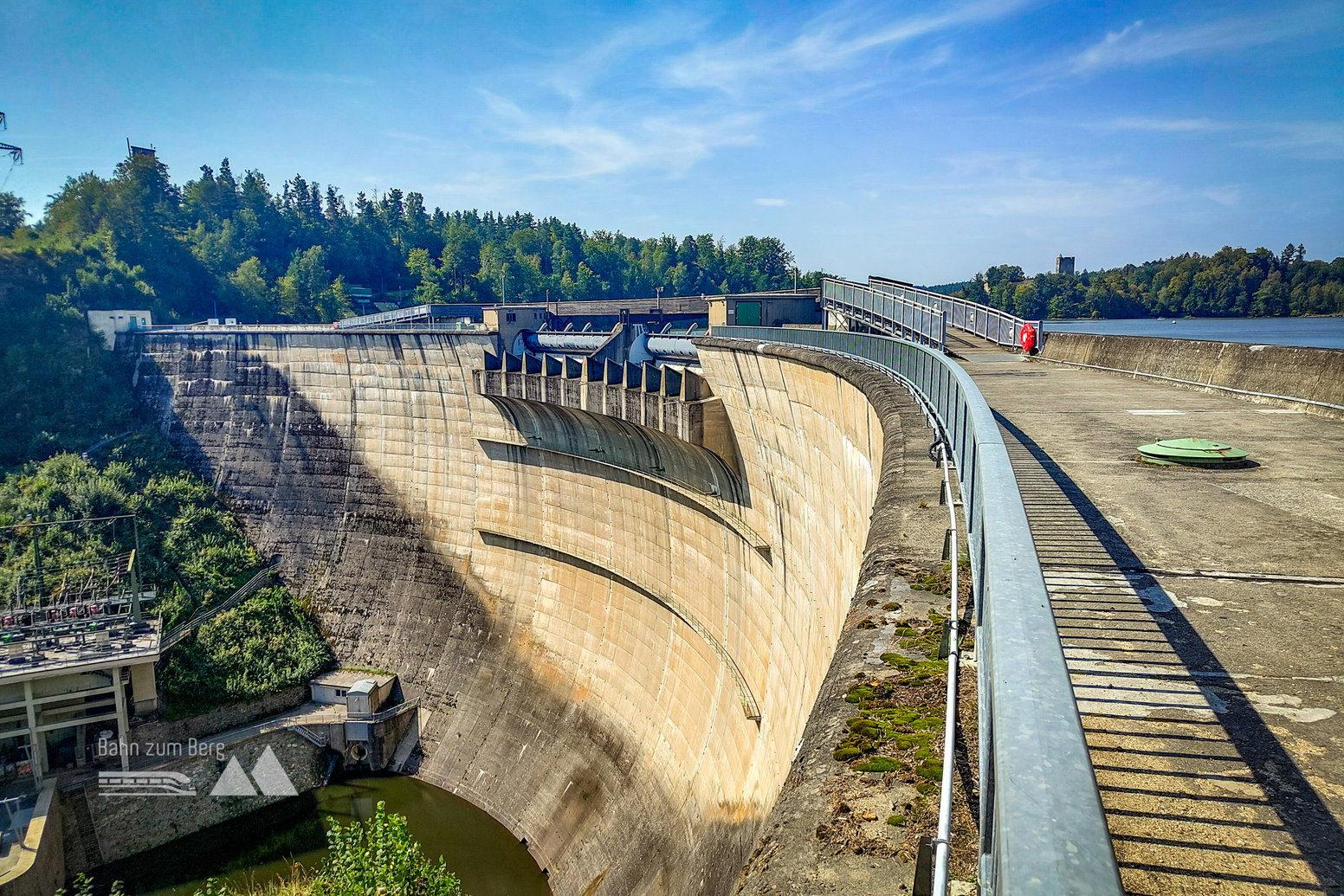 Staumauer und Pumpspeicherkraftwerk Ottenstein. Fotos: Simon Widy