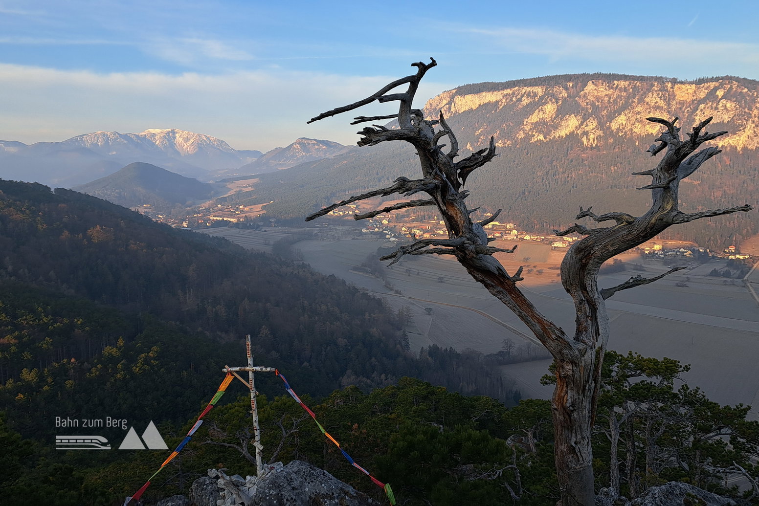 Blick vom Kienberg auf Schneeberg und Hohe Wand. Foto: Gerold Petritsch