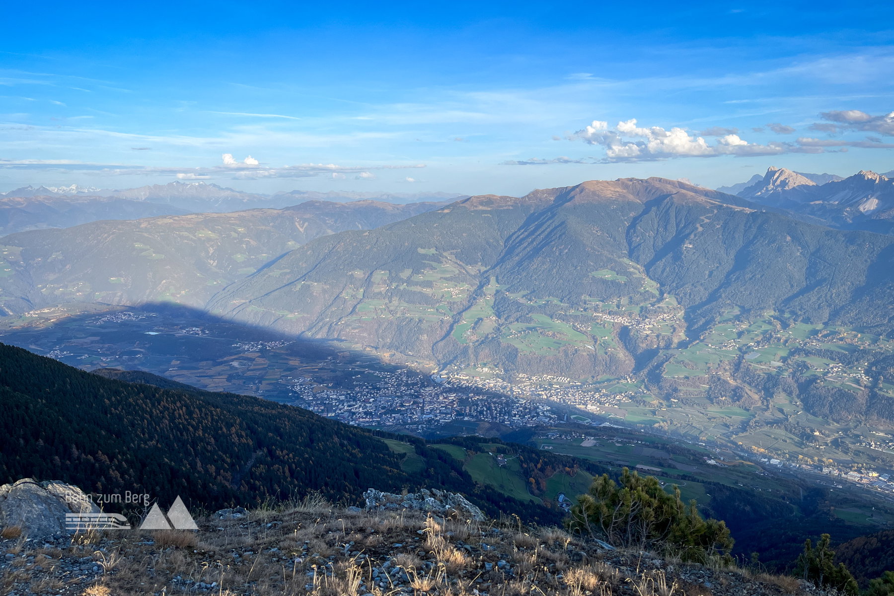 Blick über Brixen und das Eisacktal. Foto: Bernhard Walle