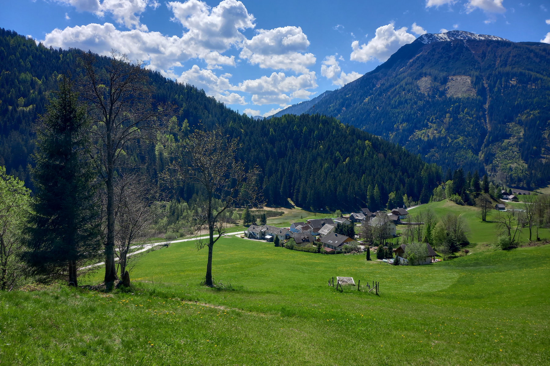 Blick nach Oppenberg beim Abstieg. Foto: Martina Friesenbichler