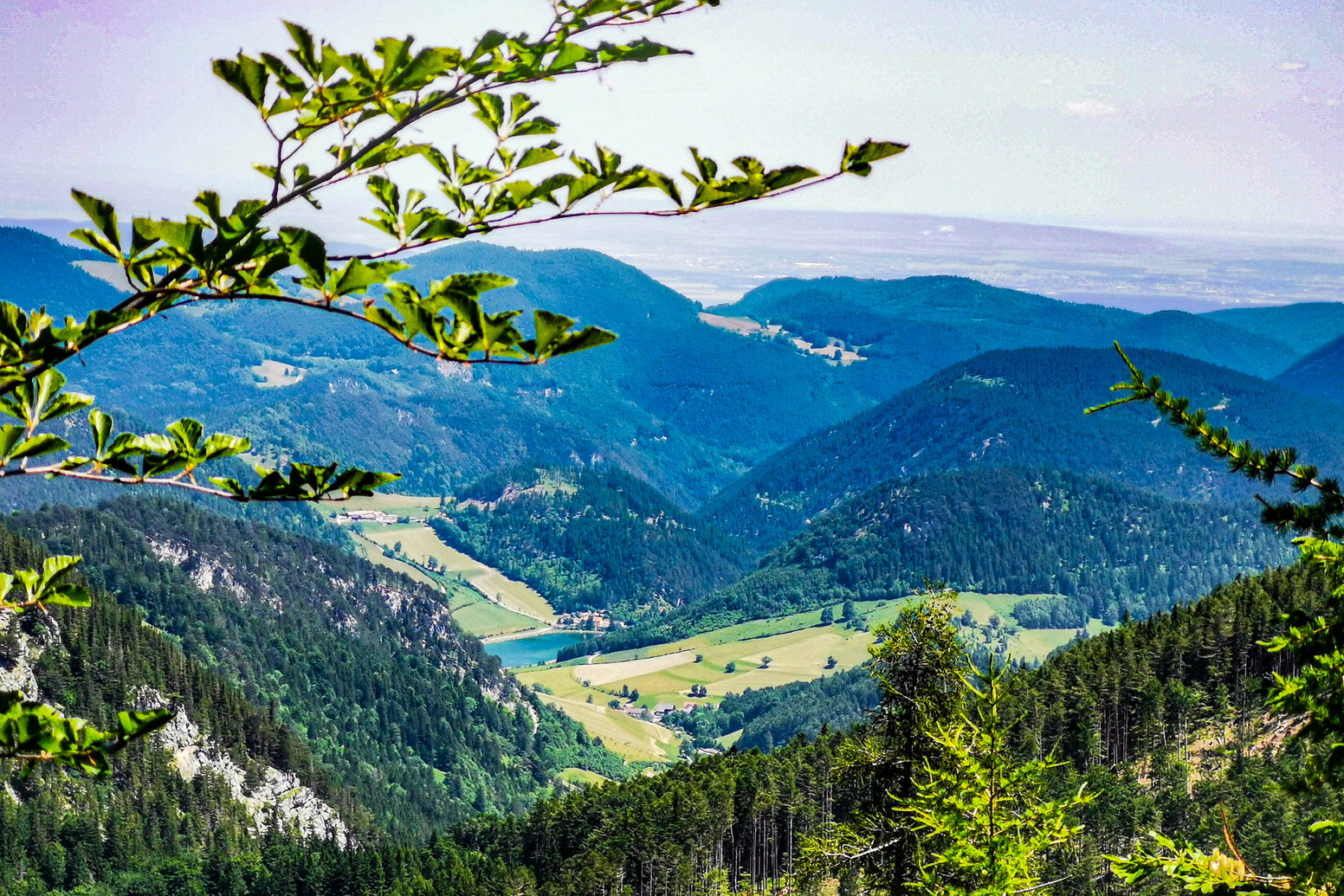 Aussicht ins Schneeberggebiet. Foto: Silvia Henglmüller