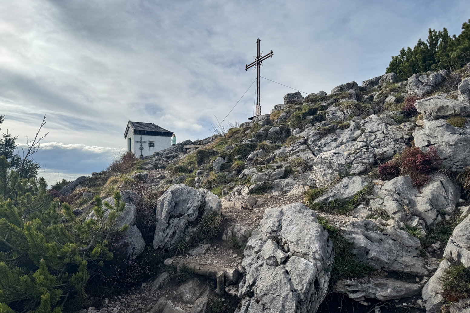 Spitzstein mit Kapelle (1.598 Meter). Foto: Bernhard Walle