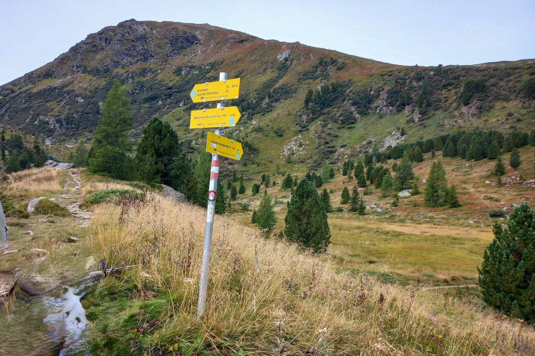 Abzweigung nach der Seiser Hütte mit Blick zum Kreiskogel. Foto: Martina Friesenbichler