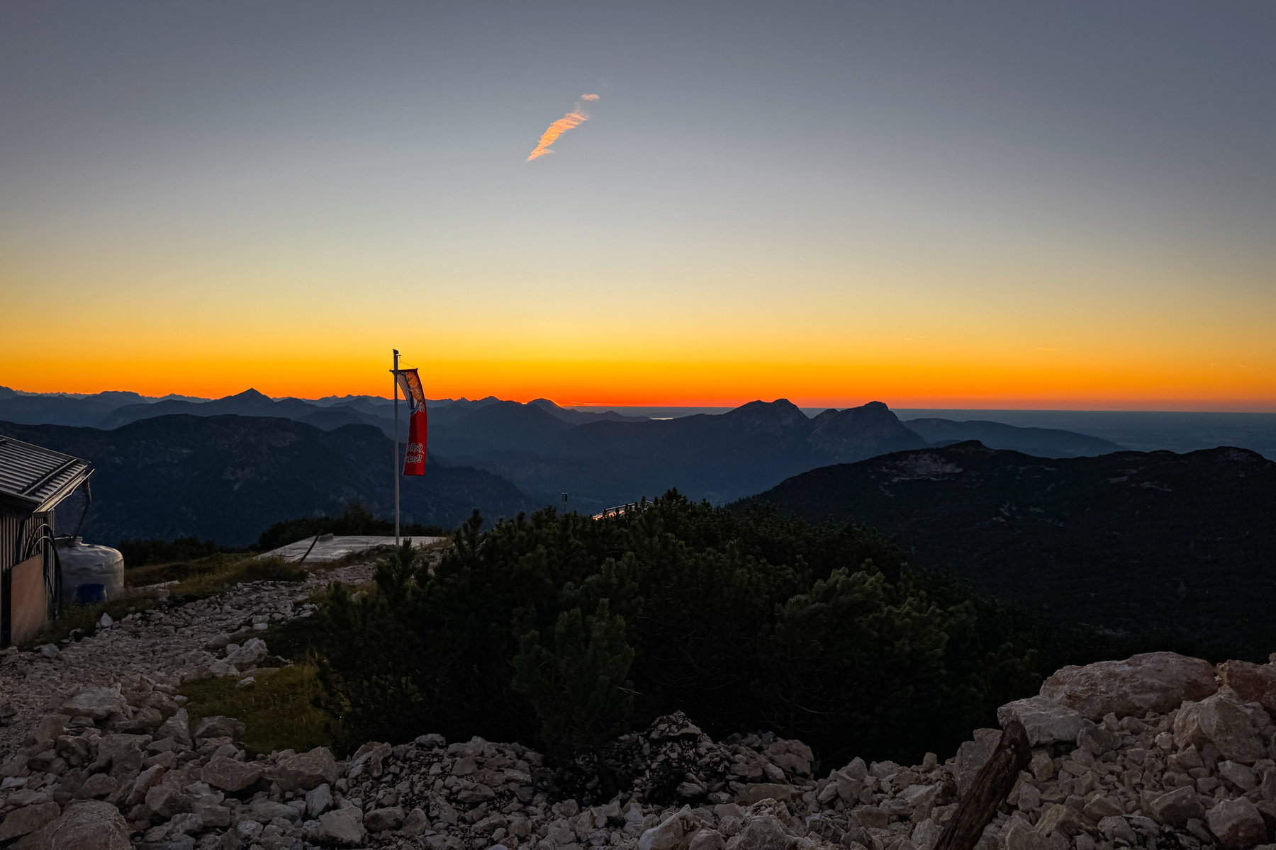 Sonnenuntergang am Stöhrhaus bei klarem Himmel. Foto: Bernhard Walle
