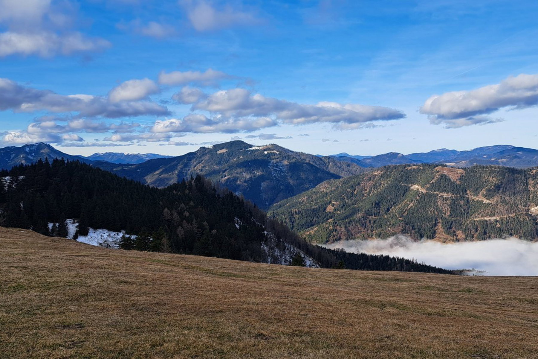 Blick zur Dürre Leiten und Unterberg. Foto: Gerold Petritsch