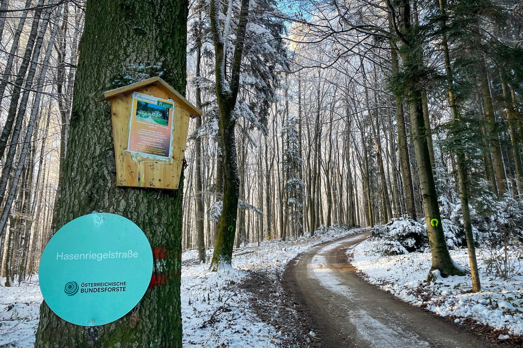 Beschilderung zur Falkensteiner Hütte. Foto: Ursula Truebswasser