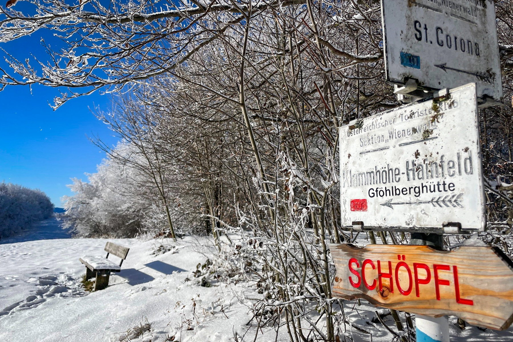 Erster Wegweiser zum Schöpfl. Foto: Ursula Truebswasser