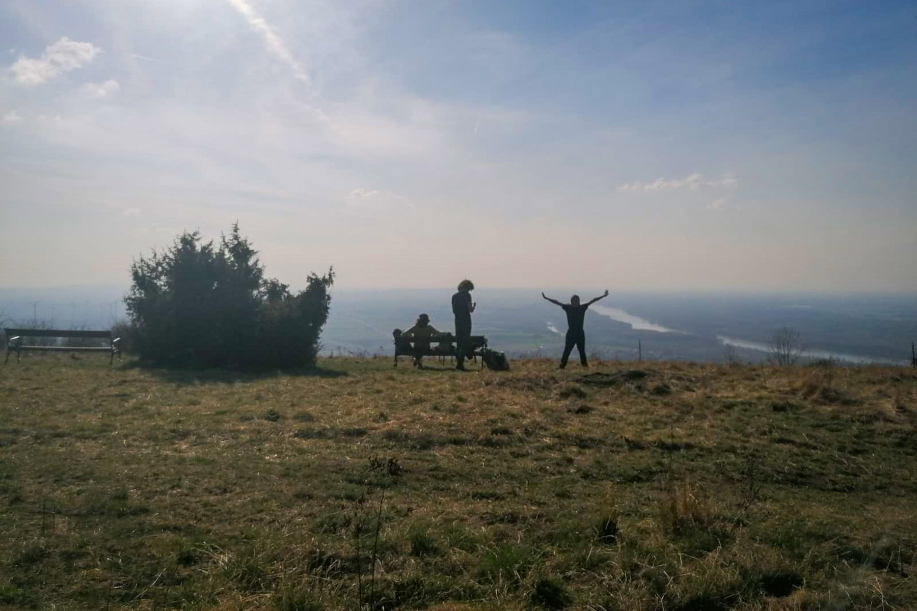 Kleines Hainburg, großes Bratislava: Frühlingsblicke vom Hundsheimer Berg