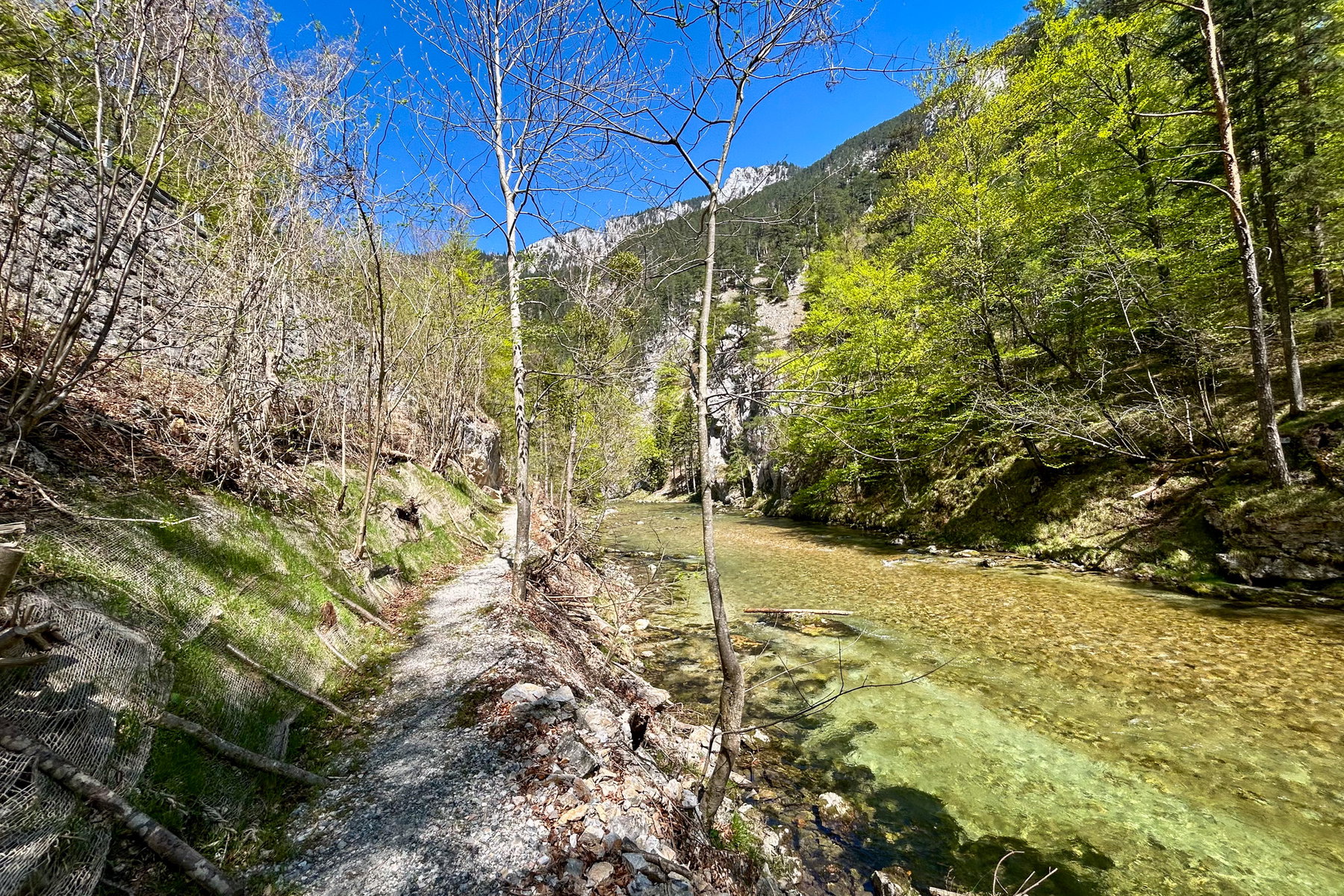 Flusswanderweg Höllental oder der Wasserleitungsweg geht in die Verlängerung