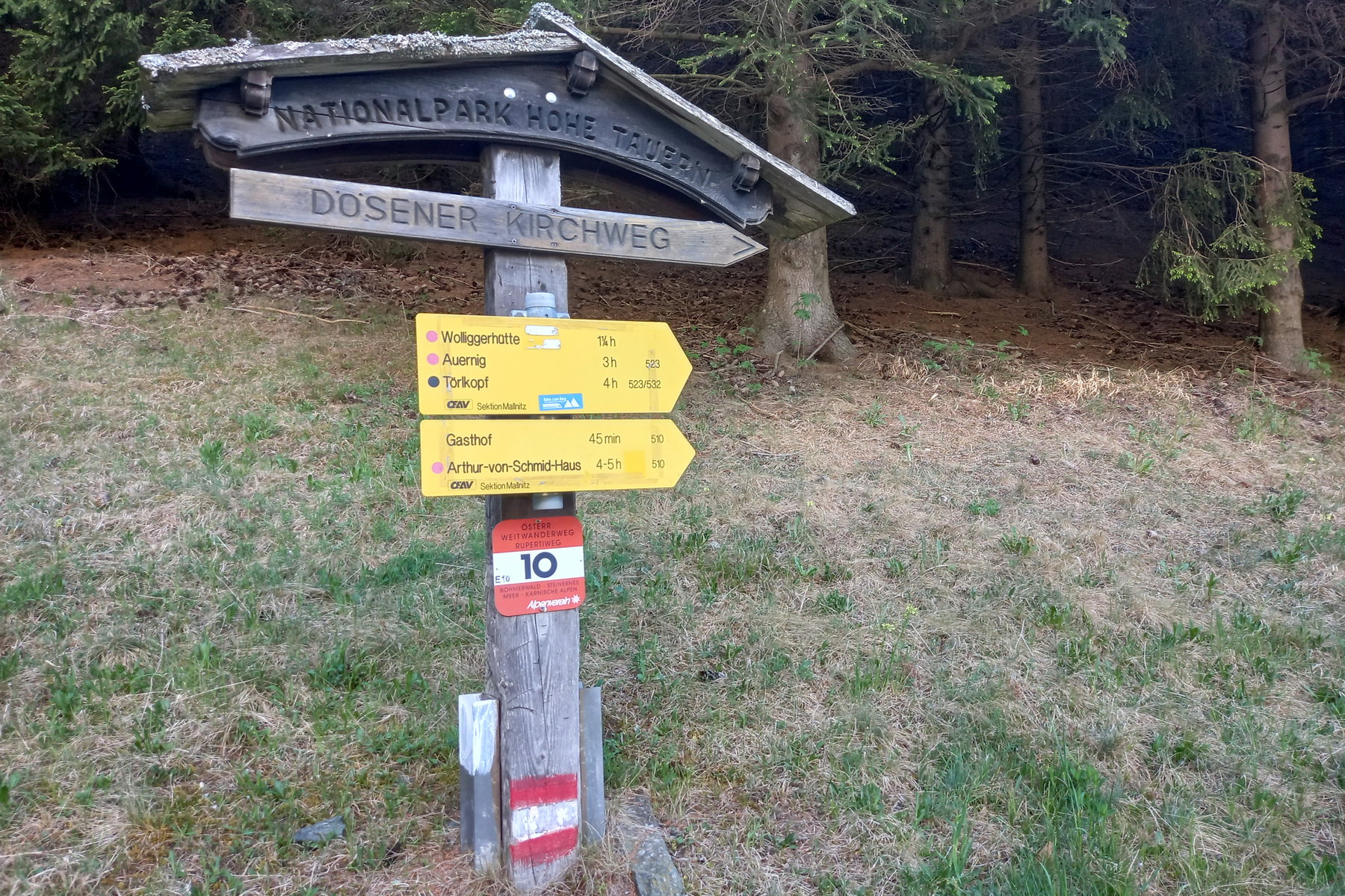 Beim Einstieg in den Wanderweg fällt mir gleich ein Stein vom Herzen. Pickerl hätt ich keines dabei gehabt. Foto: Martina Friesenbichler