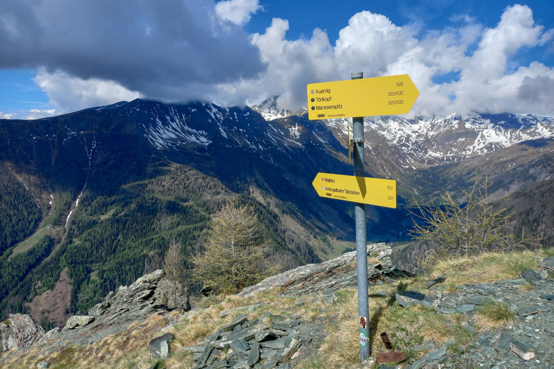 Hier vereinen sich die Wanderwege 522 und 523. Foto: Martina Friesenbichler