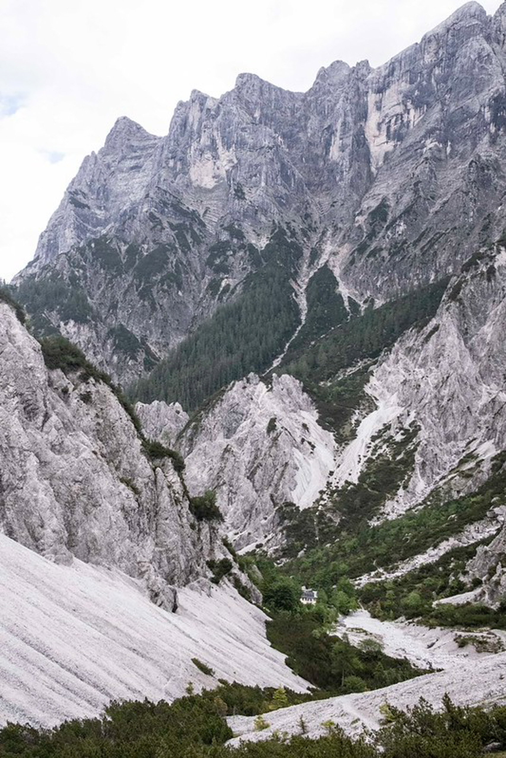 Gemütliche Stube auf der Gamskarhütte. Foto: Birgit Reiter