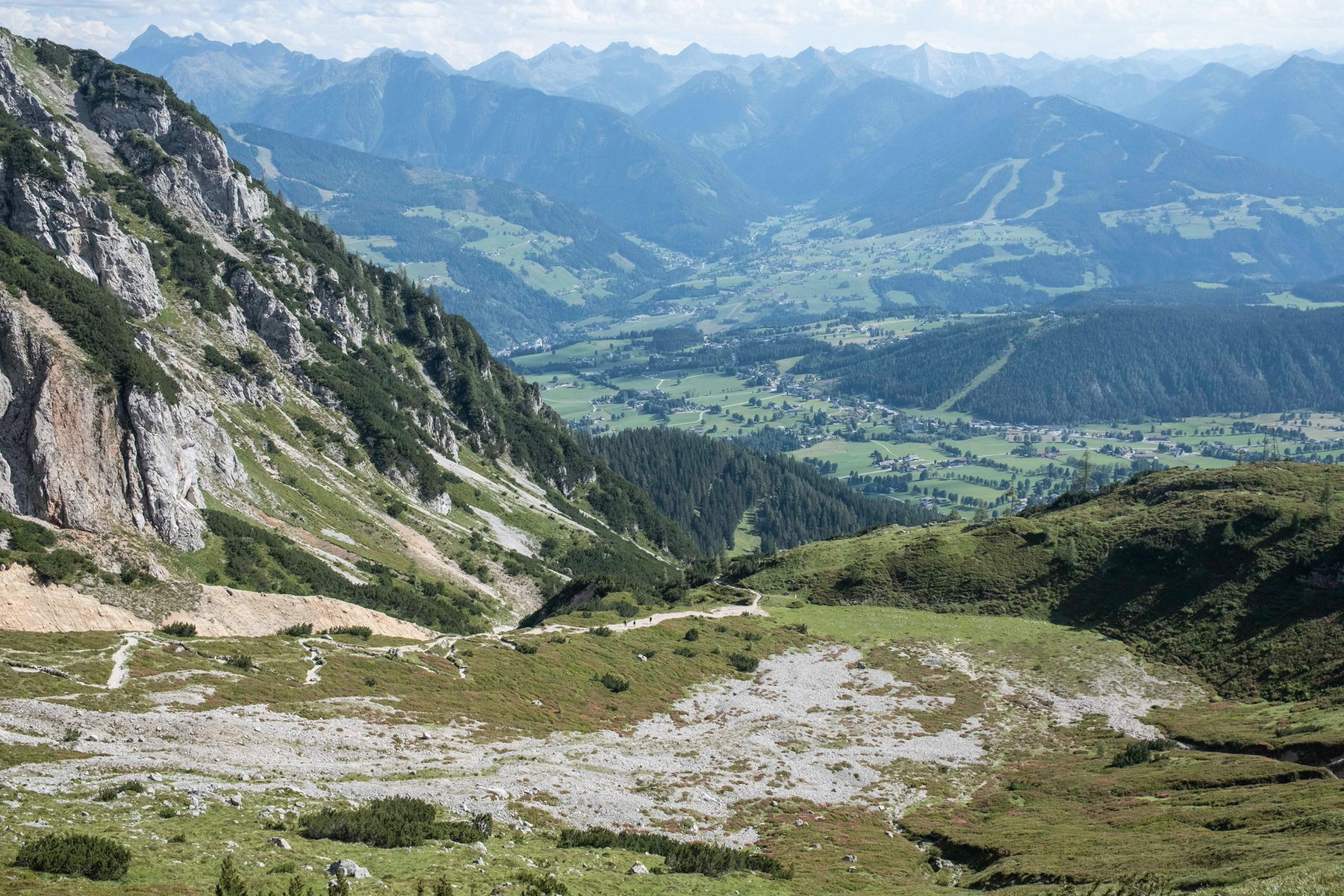 Blick ins Ennstal und die Schladminger Tauern. Fotos: Birgit Reiter