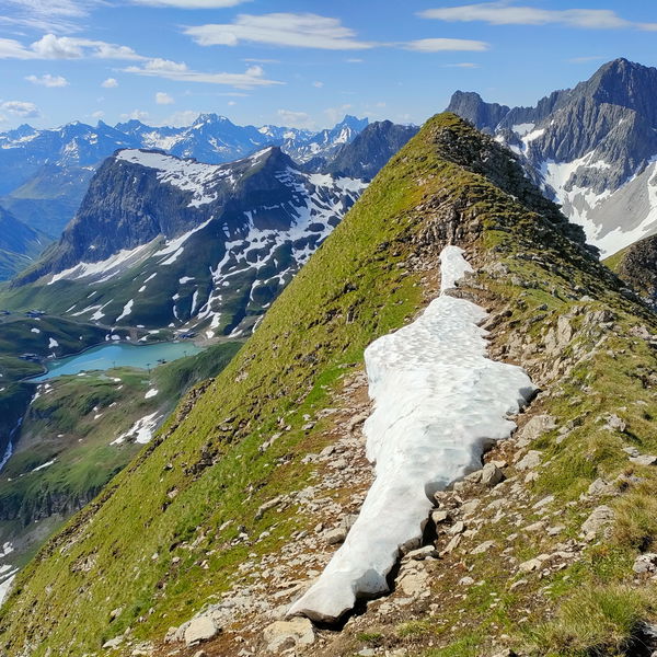 Großzügige Lechquellen-Überschreitung (Lech – Omeshorn – Wald)