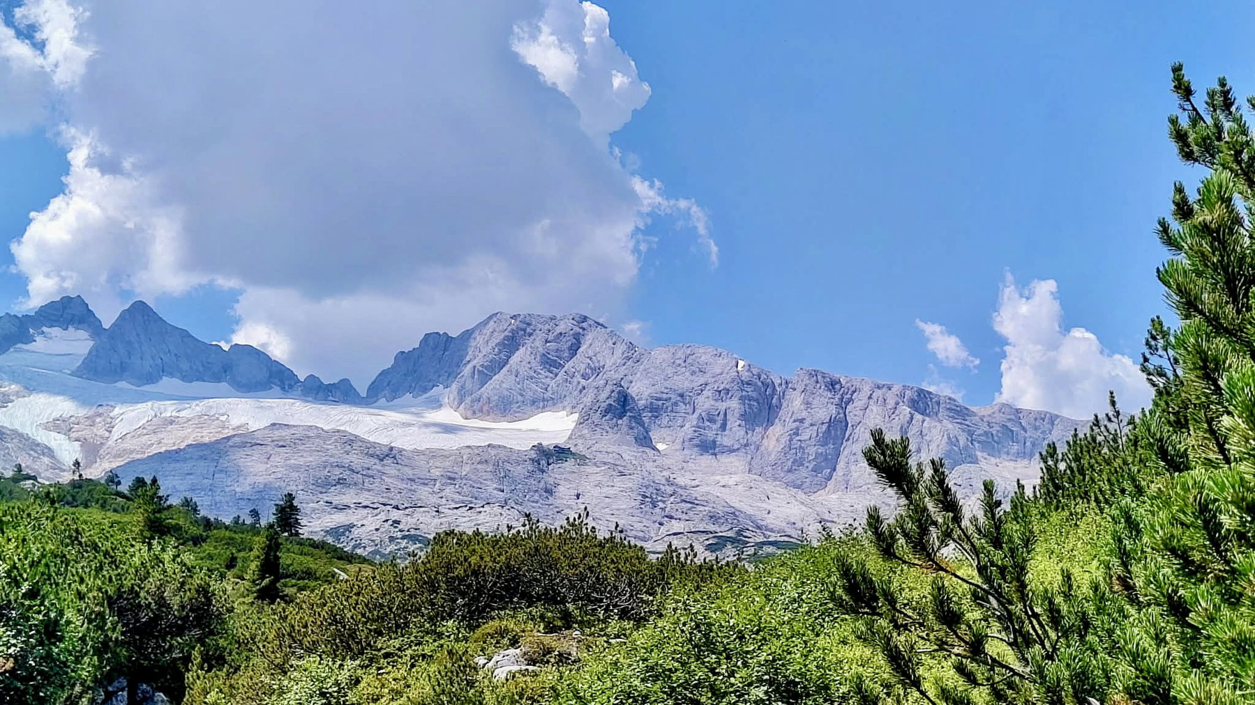 Den Dachstein habe ich stets vor mir, die Simonyhütte erscheint sehr weit weg. Foto: Silvia Henglmüller